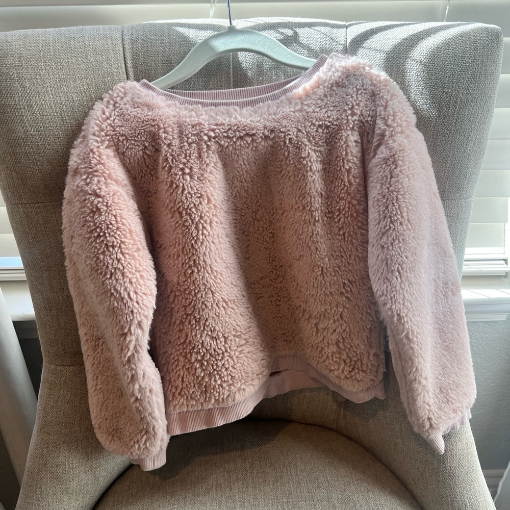 Tucker + Tate pink fuzzy sweater in EUC, size 5
